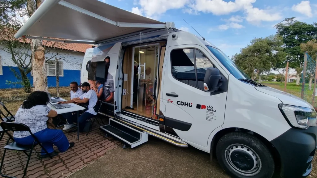 Serviço Móvel da CDHU chega para atender mutuários em Carapicuíba