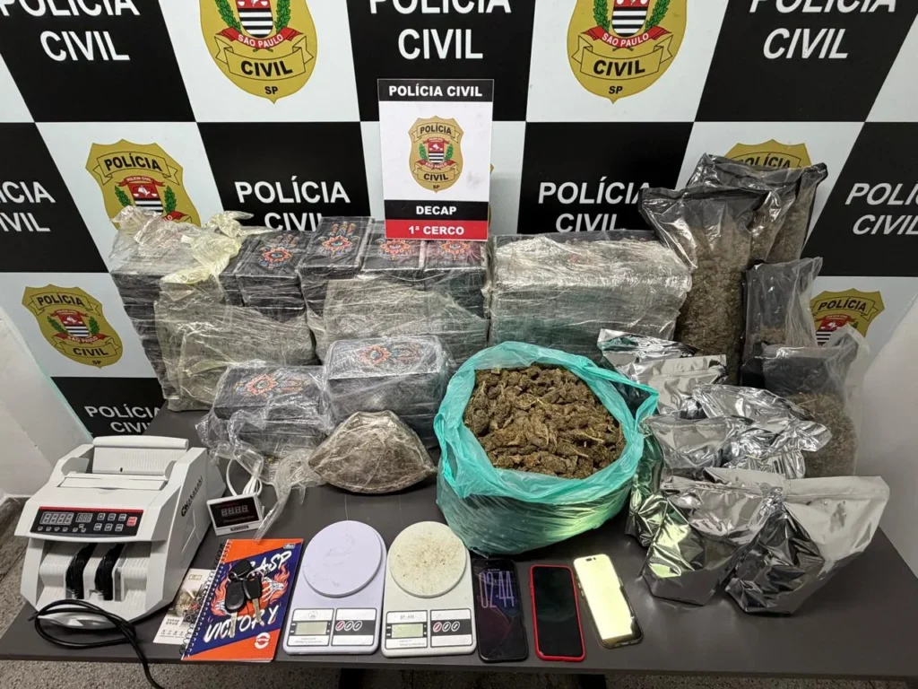 Polícia de SP apreende cerca de 120 kg de drogas e prende dois suspeitos ligados ao crime organizado
