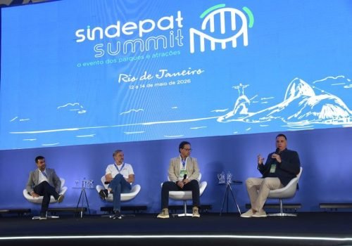 Painel com Pablo Morbis, do Sindepat, Edilson Doubrawa, do Beto Carrero World, Mario Macedo, do Urbia Cataratas, e Pedro Guimarães, do Apresenta
