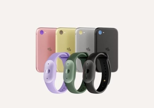 O Bee Frontier é usado no pulso e o Bee Eclipse fixado na traseira do celular. Foto:  Amazon/Divulgação