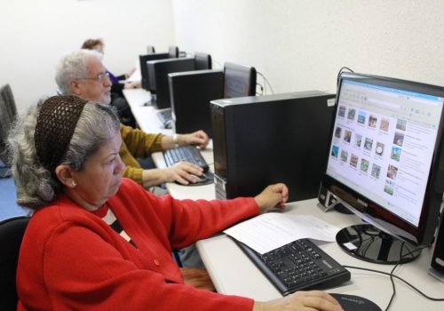 De acordo com a pesquisa, os idosos apresentavam os maiores rendimentos médios do trabalho entre todas as faixas etárias. Foto: Governo de SP