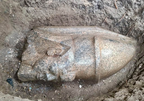 Cabeça da estátua de Ramsés II