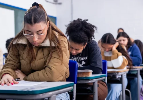 Simulado do Provão e Enem terá resultado na Sala do Futuro e correção na escola