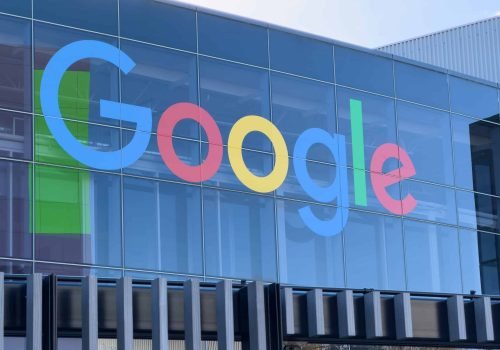 Empresa quer colocar data centers no espaço, assim como outras gigantes de tecnologia - Imagem: ZikG/Shutterstock