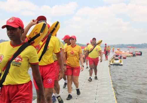 Inscrições para 466 vagas de guarda-vidas temporários começam em SP