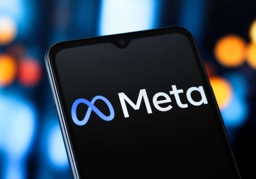 Segundo a Meta, a remoção ocorreu por causa das restrições a conteúdos gerados ou alterados por IA durante o período eleitoral - Imagem: jackpress/Shutterstock