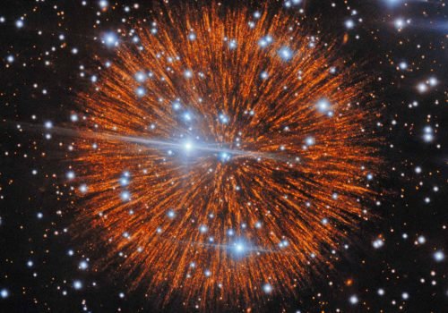 Imagem do remanescente da supernova Pa 30, associada a uma explosão estelar observada em 1181. Os filamentos de gás formam uma estrutura semelhante a fogos de artifício - Crédito: International Gemini Observatory/NOIRLab/NSF/AURA. Processamento de imagem: J. Miller e M. Rodriguez (International Gemini Observatory/NSF NOIRLab), T. A. Rector (University of Alaska Anchorage/NSF NOIRLab), D. de Martin e M. Zamani (NSF NOIRLab)