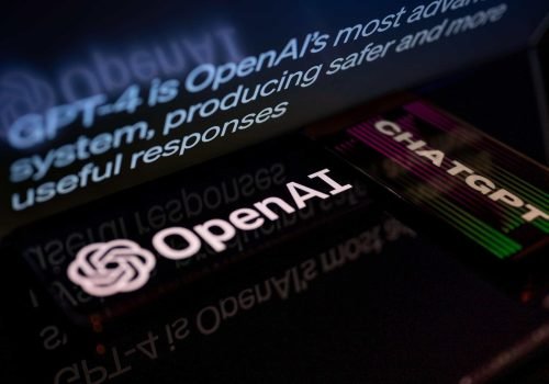 OpenAI encontrou dispositivo atrás de uma TV - Imagem: JRdes/Shutterstock
