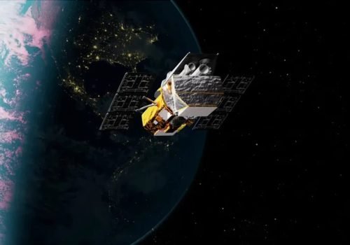 Ilustração artística do Observatório Neil Gehrels Swift da NASA, lançado em órbita da Terra em novembro de 2004 e que em breve retornará à atmosfera terrestre - Imagem: Laboratório de Imagens Conceituais do Centro de Voos Espaciais Goddard da NASA